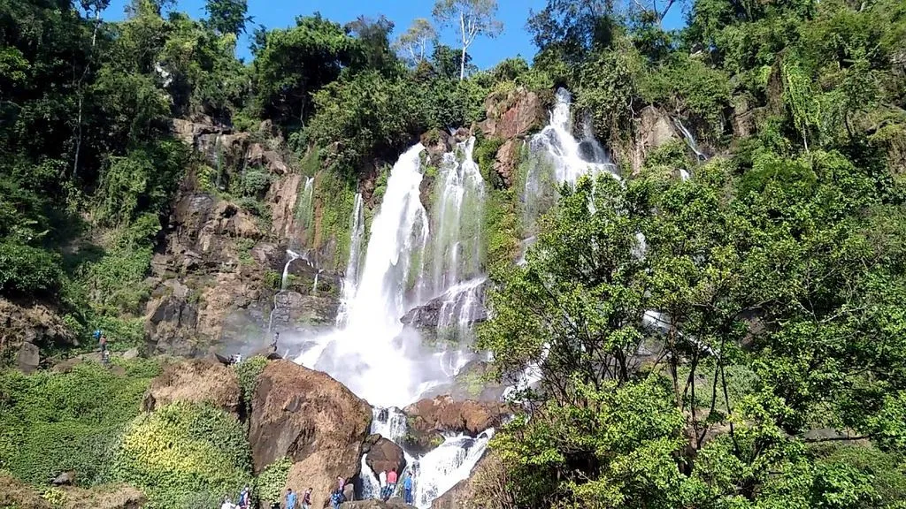 Langvoku Waterfall